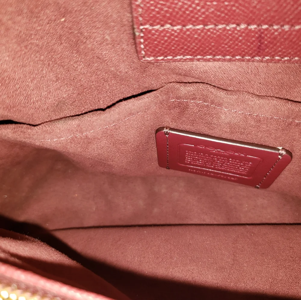 Coach - Picture 6 of 7